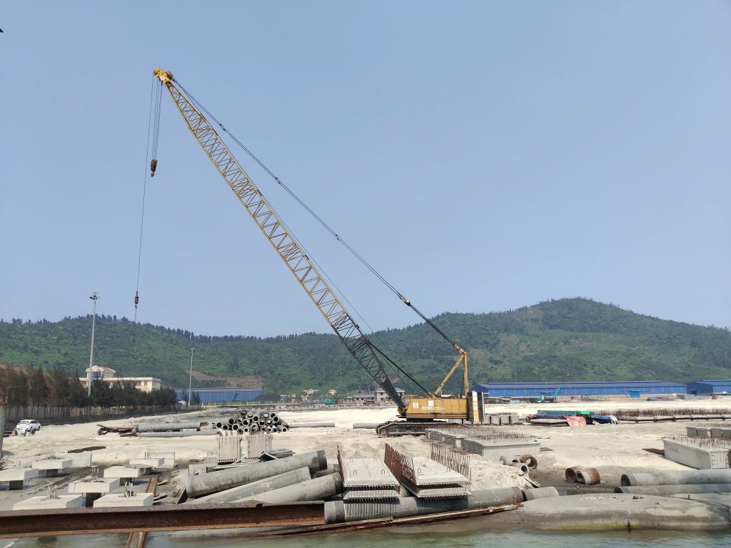 Cần trục bánh xích Kobelco 7150