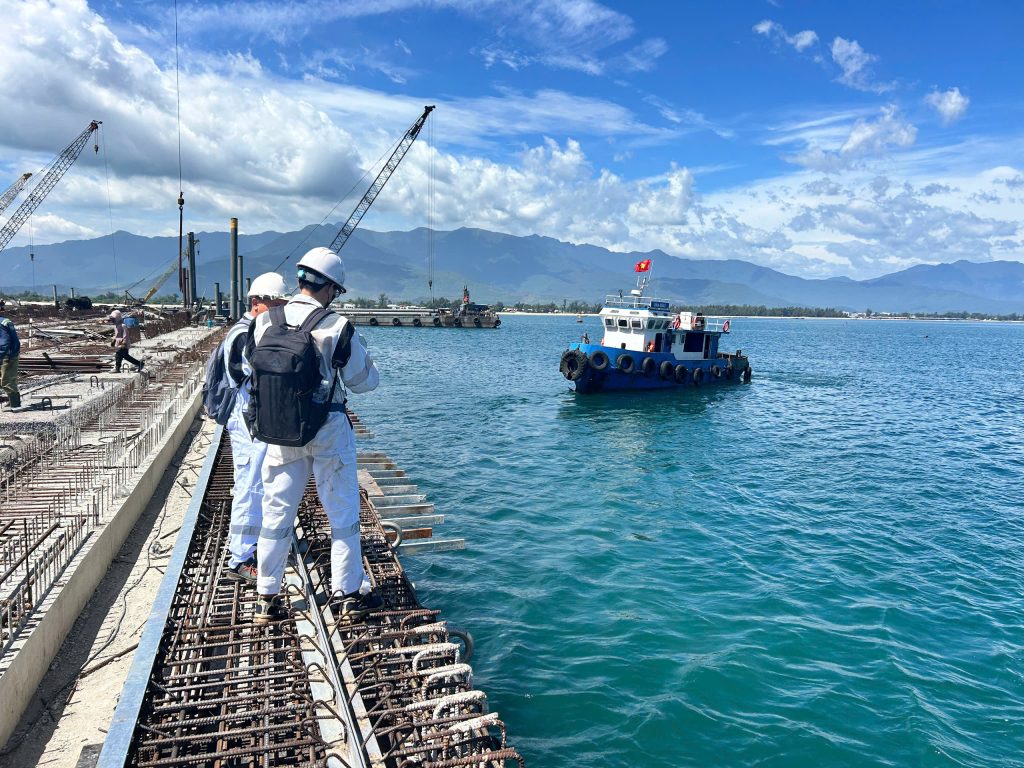 Tàu kép Phú Quang Minh 06
