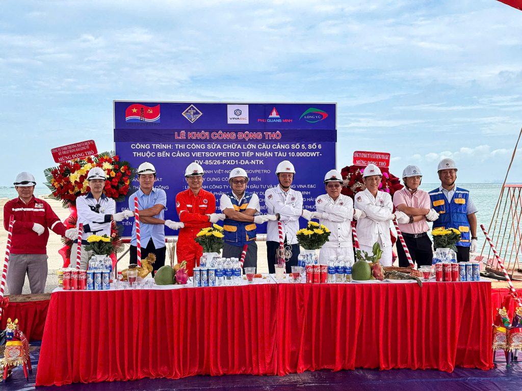 Thi công sửa chữa lớn cầu cảng số 5, số 6 thuộc Bến cảng Vietsovpetro tiếp nhận tàu 10.000DWT